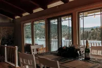 Charming Retreat with Stunning Lake Views.