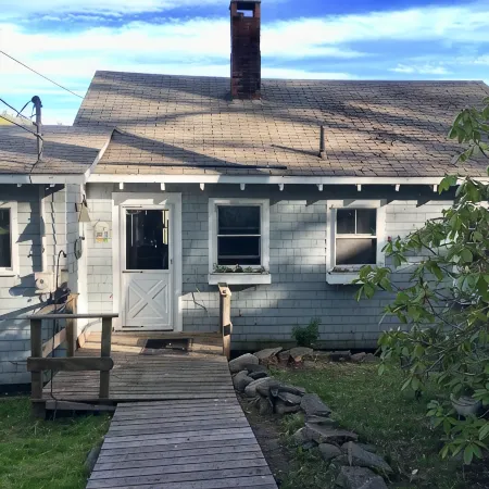 2 bedroom 1 bath, large deck and dock, on the water in peaceful cove, Year