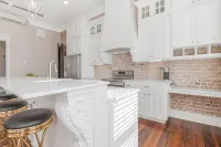 Historic downtown apartment with a view - Wi-Fi
