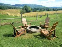 Mountain Views & Tranquil Surroundings.  Hot Tub! - Mountain view
