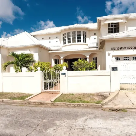 Gimli: Luxury 2 Story Villa - 3 min from the beach!!!