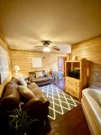 Cozy Cabin, Jacuzzi Tub, Kitchenette, Screened in Porch, Mountain Views. - Alphydda