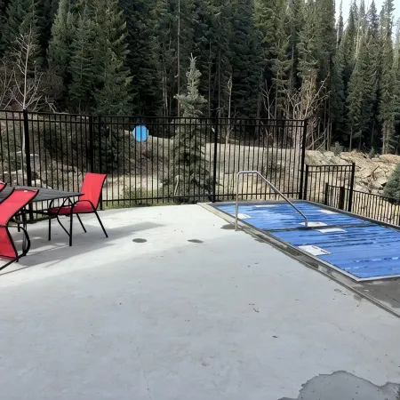 New Condo w/ Hot Tub & Balcony-Short Walk/Bike to Trestle Bike Park & Village