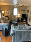 Aunt Doodle’s House 8 blocks from Historic Main Street.. Convenient location! - Kitchens
