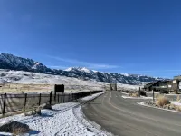 Yellowstone Retreat Rentals U4: two blocks from Yellowstone!