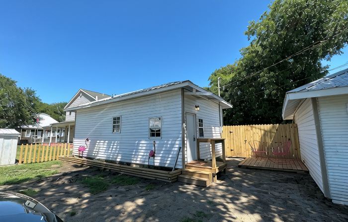 Tiny Flamingo's Nest - Cottage Near Pioneer Woman Mercantile - Pet friendly!