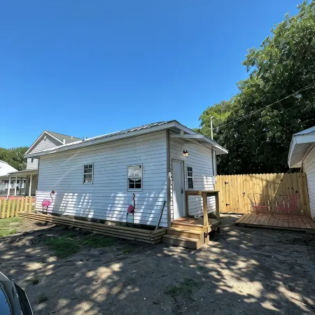Tiny Flamingo's Nest - Cottage Near Pioneer Woman Mercantile - Pet friendly!