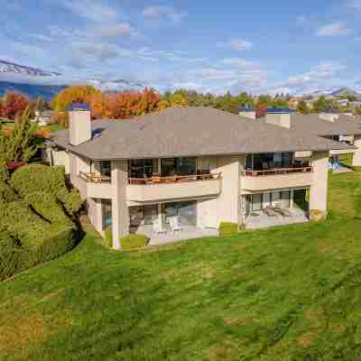 Halmalka Condo 512A Private Hot Tub, 3-bed 2 bath, Sleeps 8, By Outdoor Pool Hotel Exterior