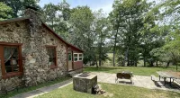 Private River Frontage!!!  Beautiful Cabin with Amazing views!  Available now!! - Hytter