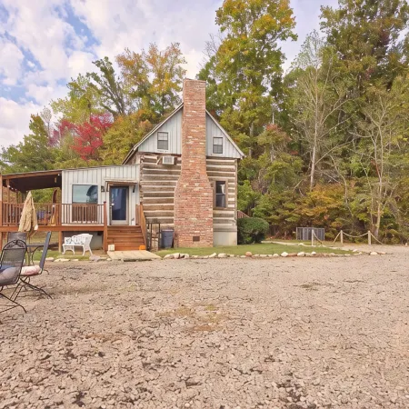 Peaceful Log Cabin on Tennessee River! Pet Friendly, Close to Historical Sites.