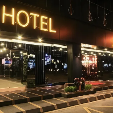 Artz Hotel Отели рядом с достопримечательностью «Торговый центр Перлинг»