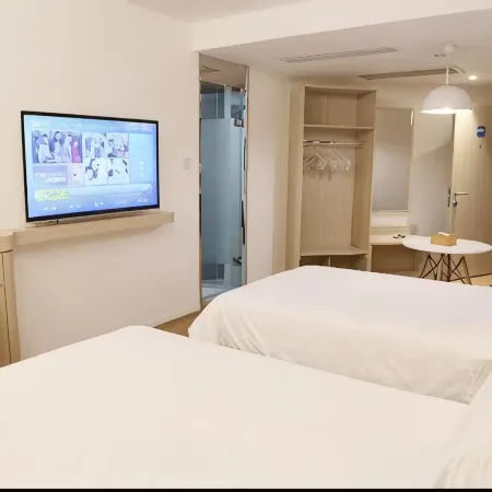 Guzhen Romantic Journey Hotel (Touzhi Building)