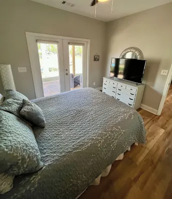 Creekside Cottage-kayaks/fire pit/pet friendly