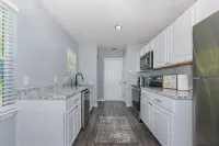 Cheerful 3 bedroom house near downtown and close to hospitals