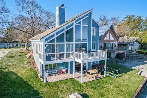 Lakefront Lux Home, Min to Downtown, Scenic View