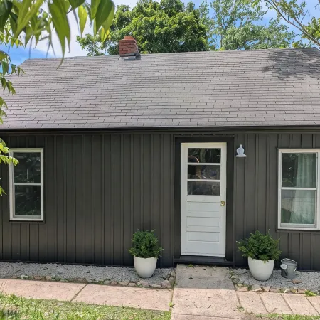 Charming Cottage with a View. Low Cleaning Fee. Close to Fort Leonard Wood.