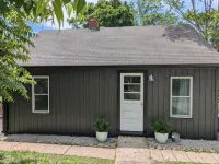 Charming Cottage with a View. Low Cleaning Fee. Close to Fort Leonard Wood.