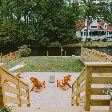 Canal Front, Modern Tiny House! Bikes. Fire Pit!