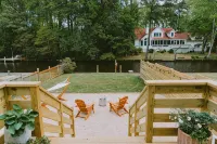 Canal Front, Modern Tiny House! Bikes. Fire Pit!