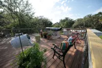 Fully Renovated "Old Florida" Apartment - 4-Star