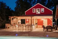 Pampas Farm,  Private Pool + Vineyard + Farm Animals, Sleeps 16, Wine Country -  Ferienhäuser