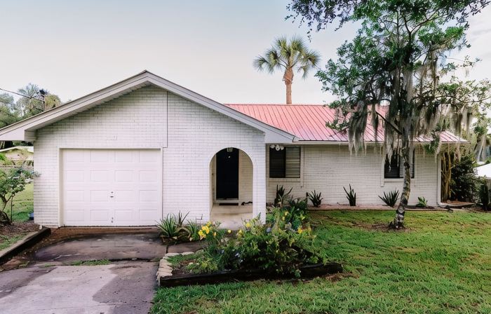 Riverfront Cottage Retreat with 2 Docks + Scenic Views on the St. John’s River!