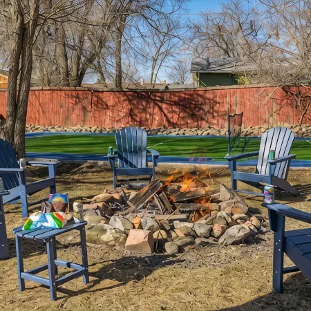 Full Size Pickleball Court - Hot Tub - Amazing Kitchen - By Lake - Book Now!