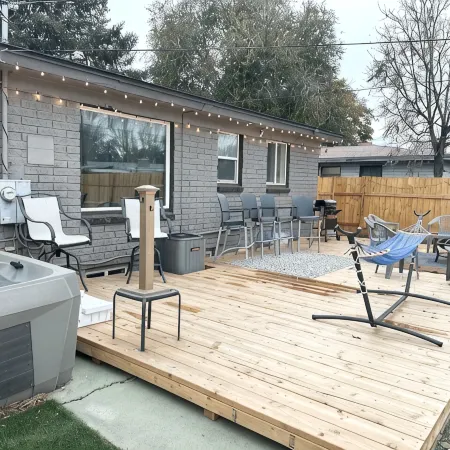 Selfie house • Abundance of Entertainment & Amenities • Hot Tub • King Bed•