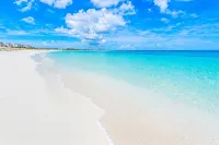 Spacious Beach Suite - Minutes from Grace Bay