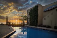 9 Br Luxury Oceanfront Villa South End of Jaco Beach, Nicest Part of Jaco Beach! - مسبح خاص