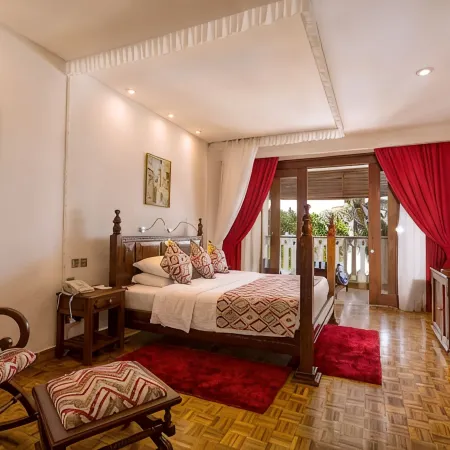 Travellers Beach Hotel & Spa