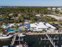 Manatee Harbor: Marina, Heated Pool-Spa, Island Ferry with Private Beach Access! Hotels in Placida