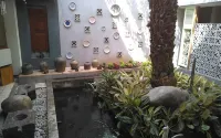 Koening Hotel Cirebon - parking