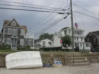 2 Mins/350 ft Walk to West Beach 4-Br Cottage in Westbrook, CT with Large Yard