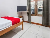 RedDoorz Syariah Near Citimall Sukabumi Hotels in Cikole
