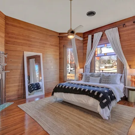 Gorgeous Home 1 Blk from Main with Hot Tub & Fire Pit!