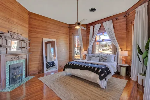 Gorgeous Home 1 Blk from Main with Hot Tub & Fire Pit! - 3-Sterne