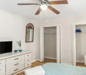 Pet-Friendly Bungalow Near Parris Island, Downtown Waterfront & Parks