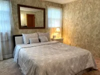 Entire Home 3 Bedroom 1 Bath 6 Guests - Convenient Location close to  Airport - 2 stjerner