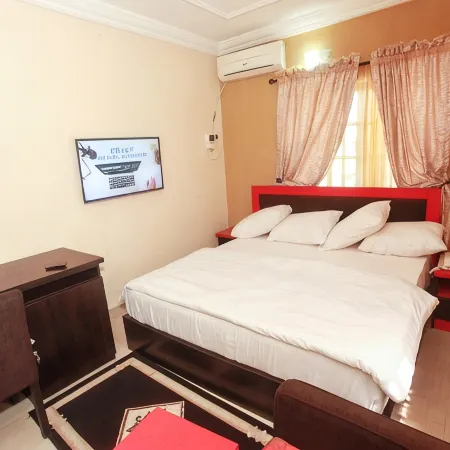 Carleton Hotel & Suites