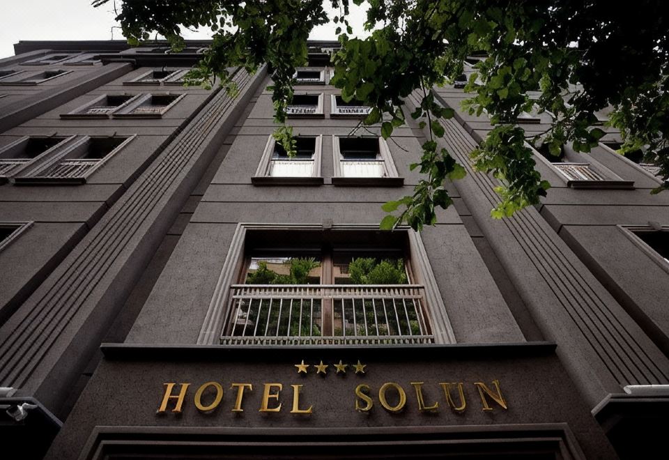 Solun's Riverside Rooms - Housity