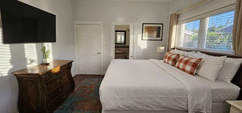 Ocean Breeze Oasis - Private Pool, AC, WiFi, 5-Min Drive to Beach