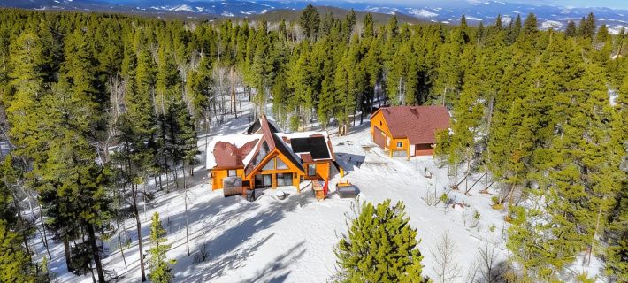 Cozy Log Cabin w/ Private Lake & State Park Access! Jacuzzi, Sauna, Kayaks! Hotels in Gilpin County