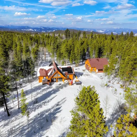 Cozy Log Cabin w/ Private Lake & State Park Access! Jacuzzi, Sauna, Kayaks!