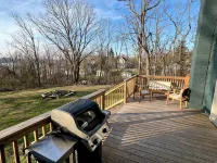 The Canandaigua Farmhouse. Private, Spacious, with Lake Access Hôtels à : Gorham