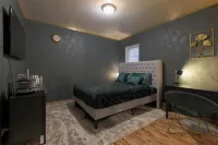LUXE Vintage Loft, 10min to Downtown, Retro Movie Theatre - 15% Discount Applied - Condos