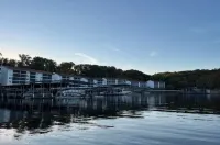 NEW LISTING *Lakefront* Sleeps 6* Pool* - Wifi