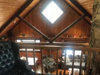 Beautiful Log Cabin with Fireplace, Fire Pit, Hot Tub & Wifi - シャレー