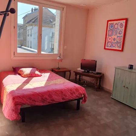 Bright, spacious cocoon 5 min from station