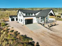 Bear Lake getaway for the whole family! Sleeps 32! Beach access included!!
